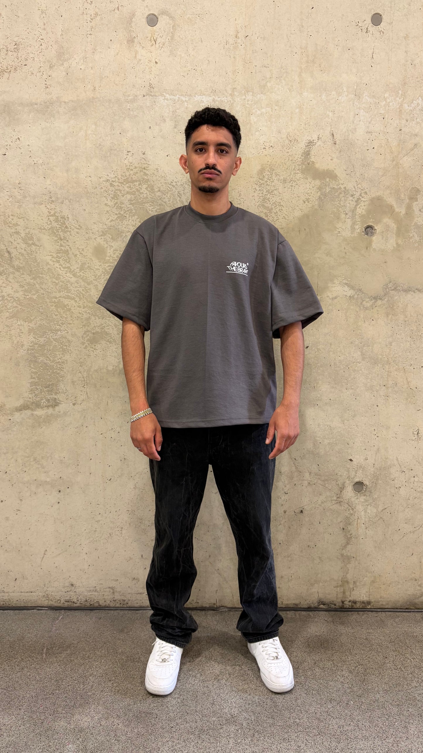 STATEMENT TEE GREY