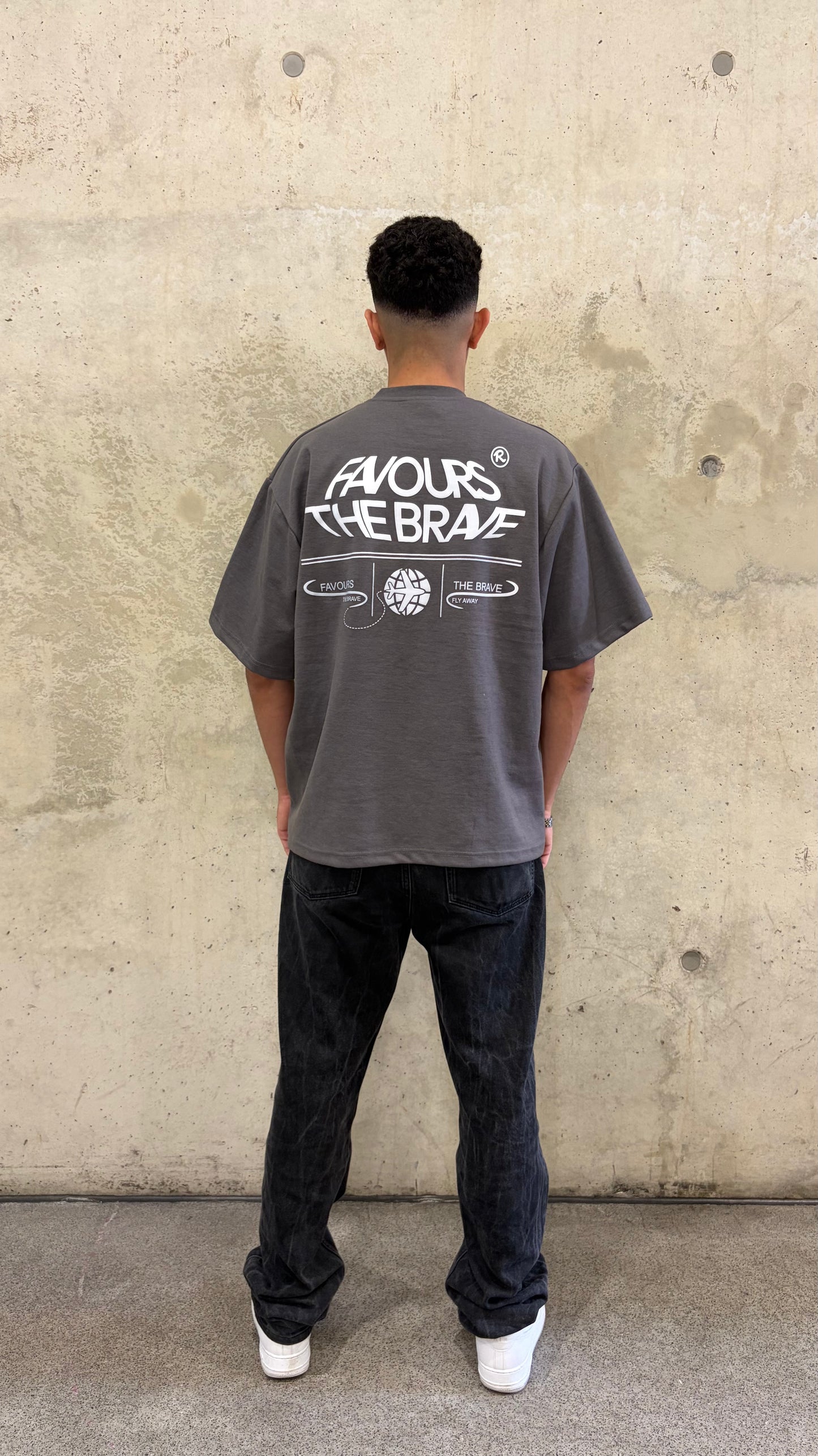 STATEMENT TEE GREY